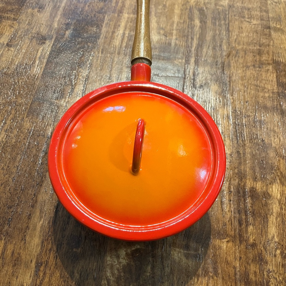 Vintage sauce pot